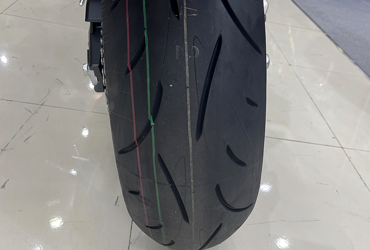 Lốp sau xe Honda CB650R 2023